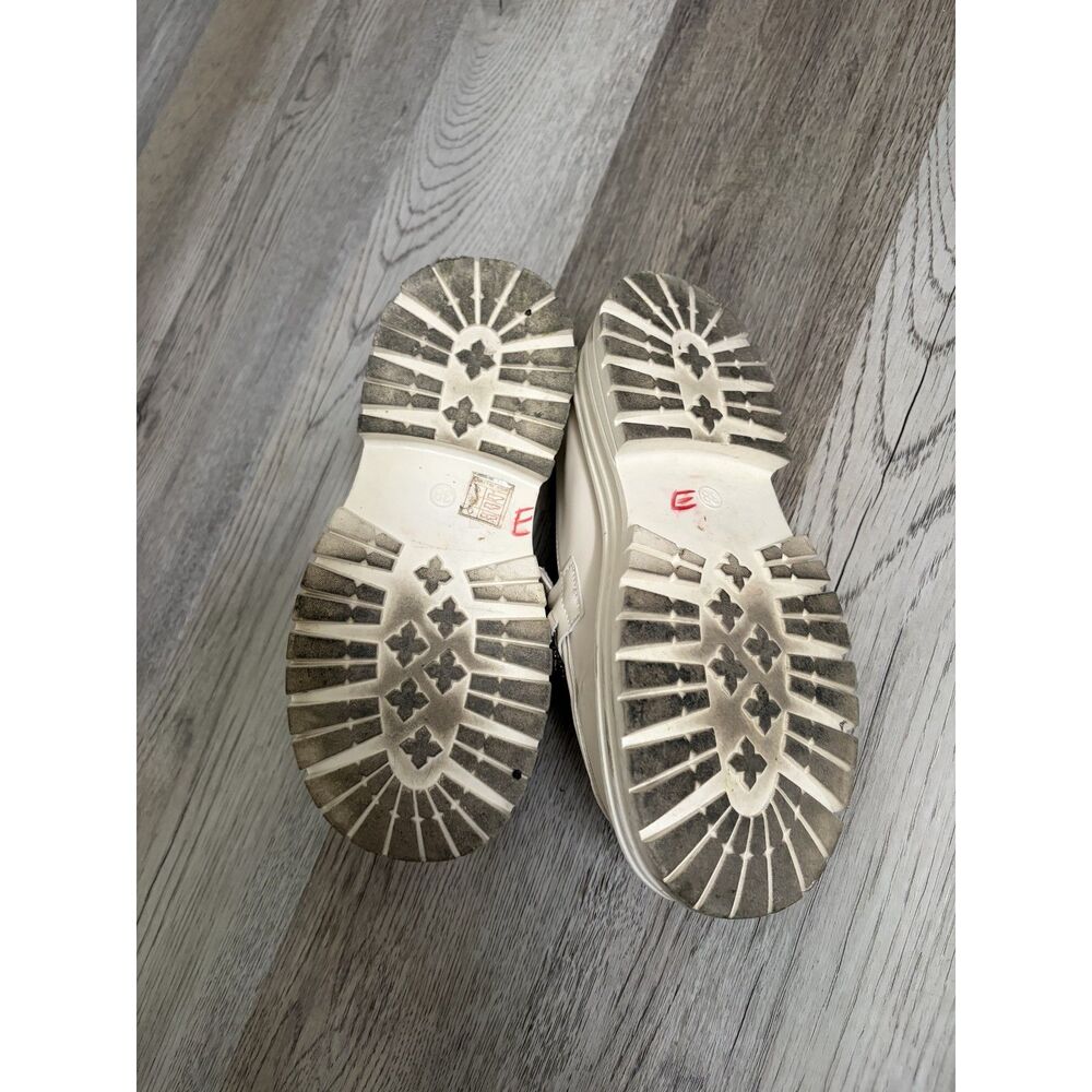 Cream Loafers with chains - Picture 5 of 6